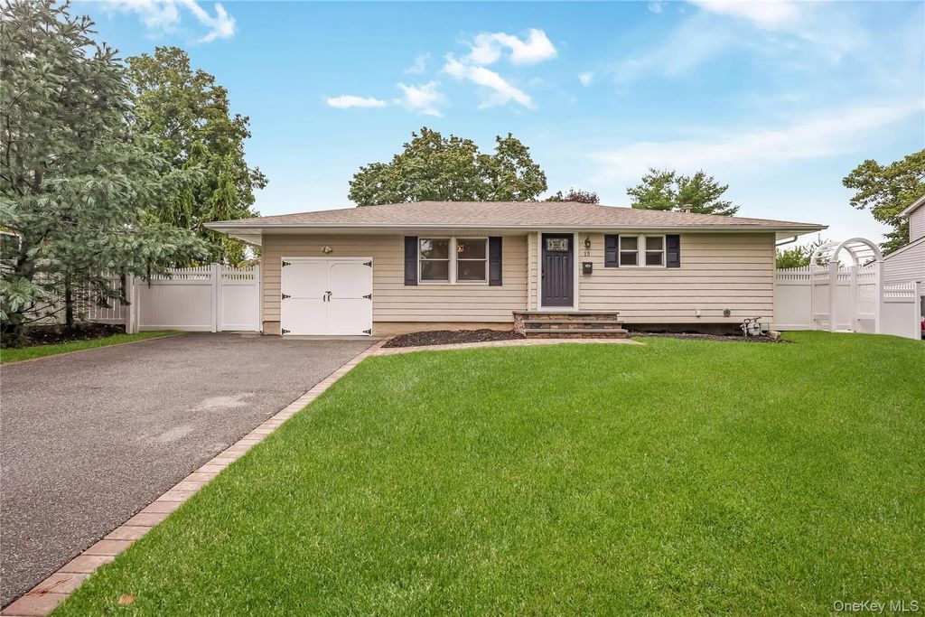 15 Dewey Road, Commack