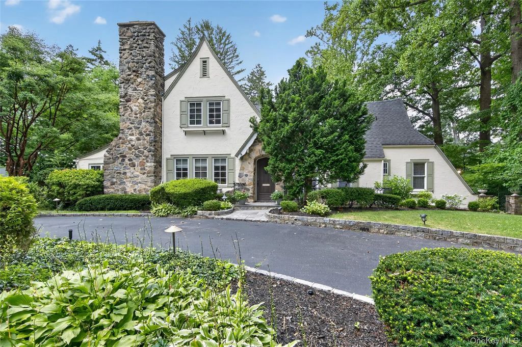 45 Cedar Drive, Great Neck