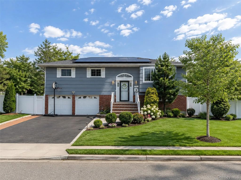 46 Convent Road, Syosset