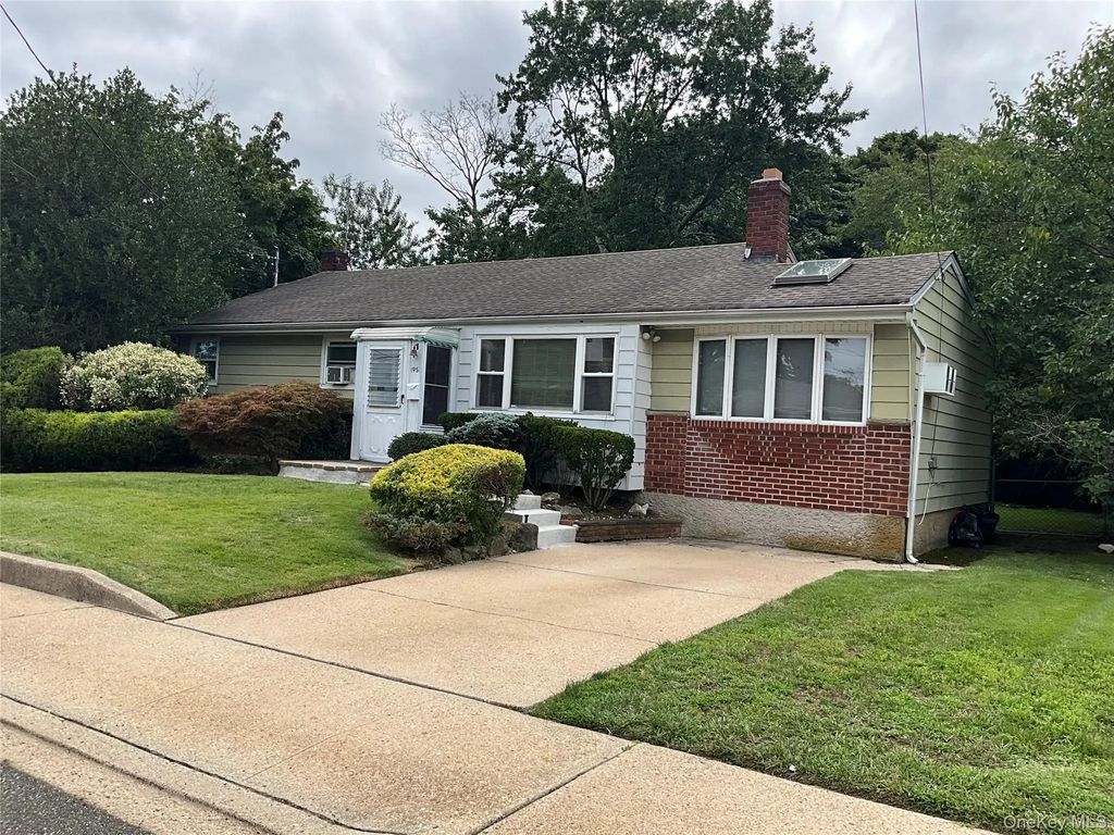 195 Central Park Road, Plainview