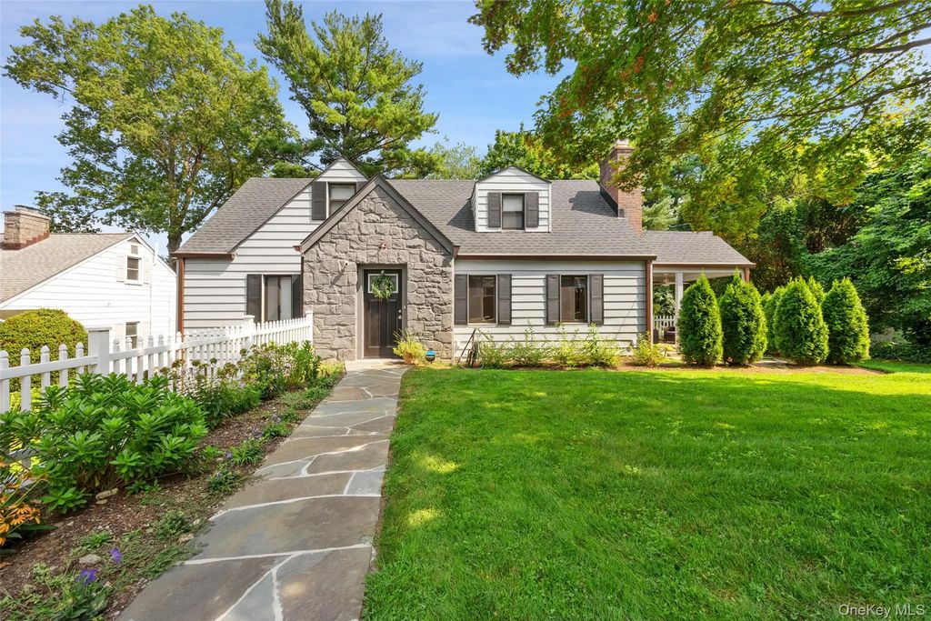 27 Clarendon Road, Scarsdale