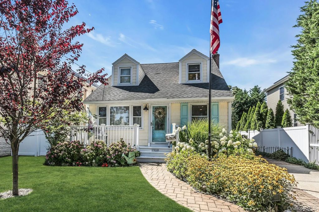 1910 Frederick Avenue, Merrick
