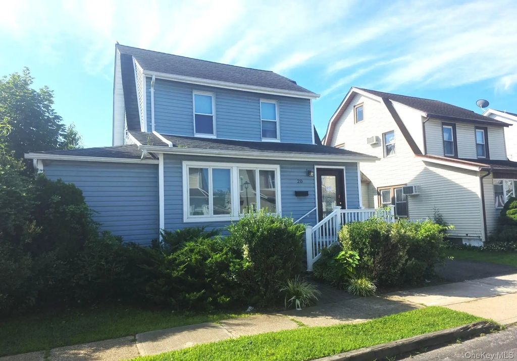 20 Laurel Road, Lindenhurst