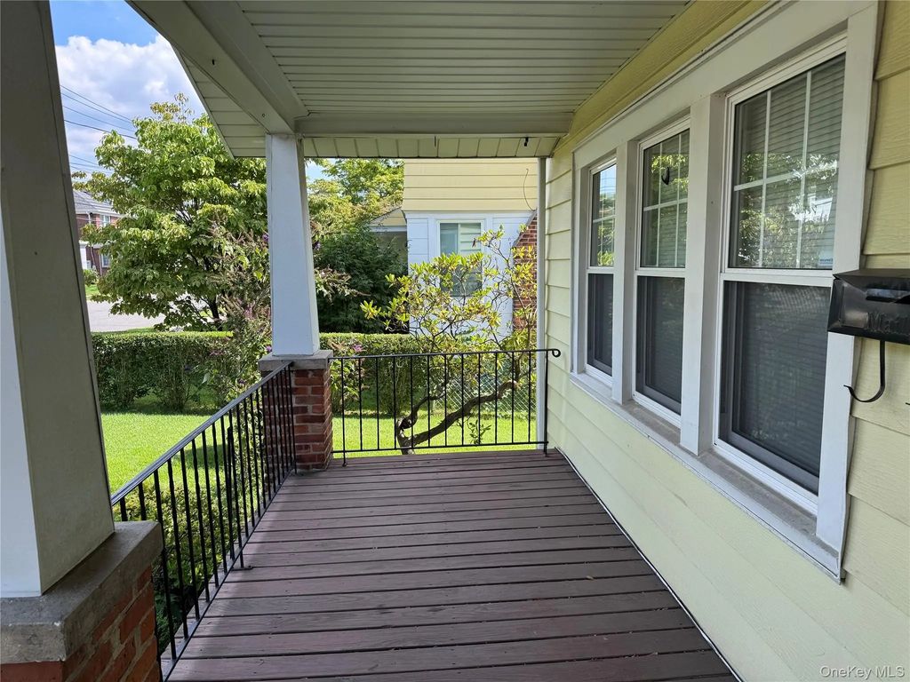 22 Irma Avenue, Port Washington