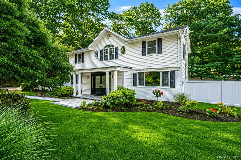 20 Arbor Lane, Dix Hills