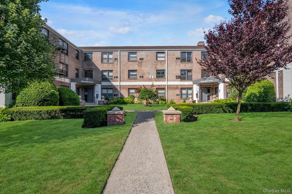 2 W Mill Drive # 1b, Great Neck