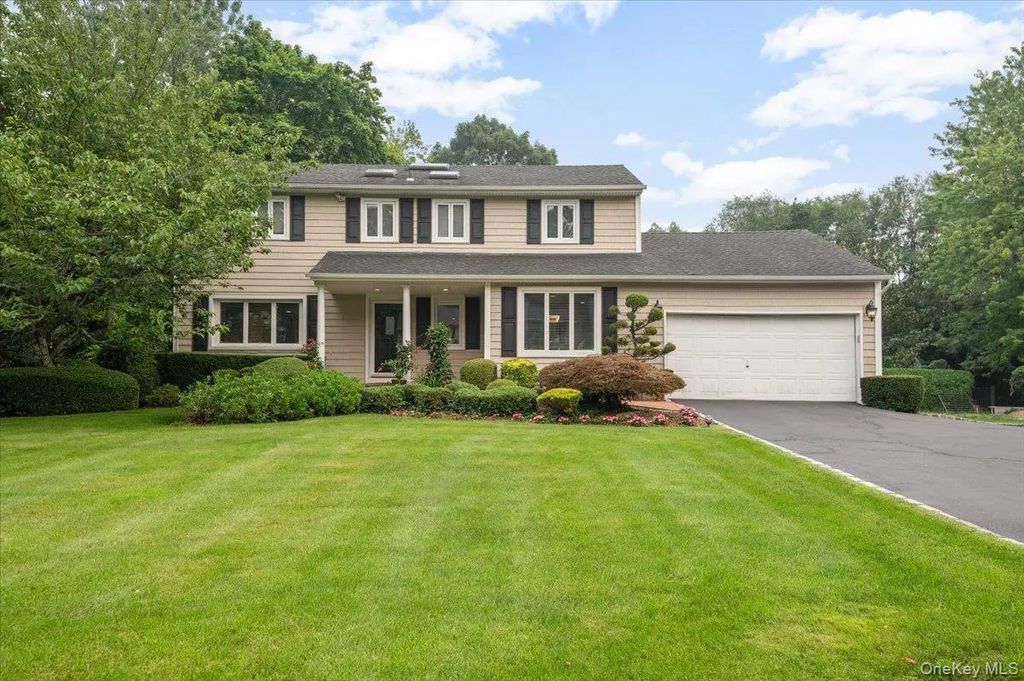 35 Bucknell Drive, Plainview