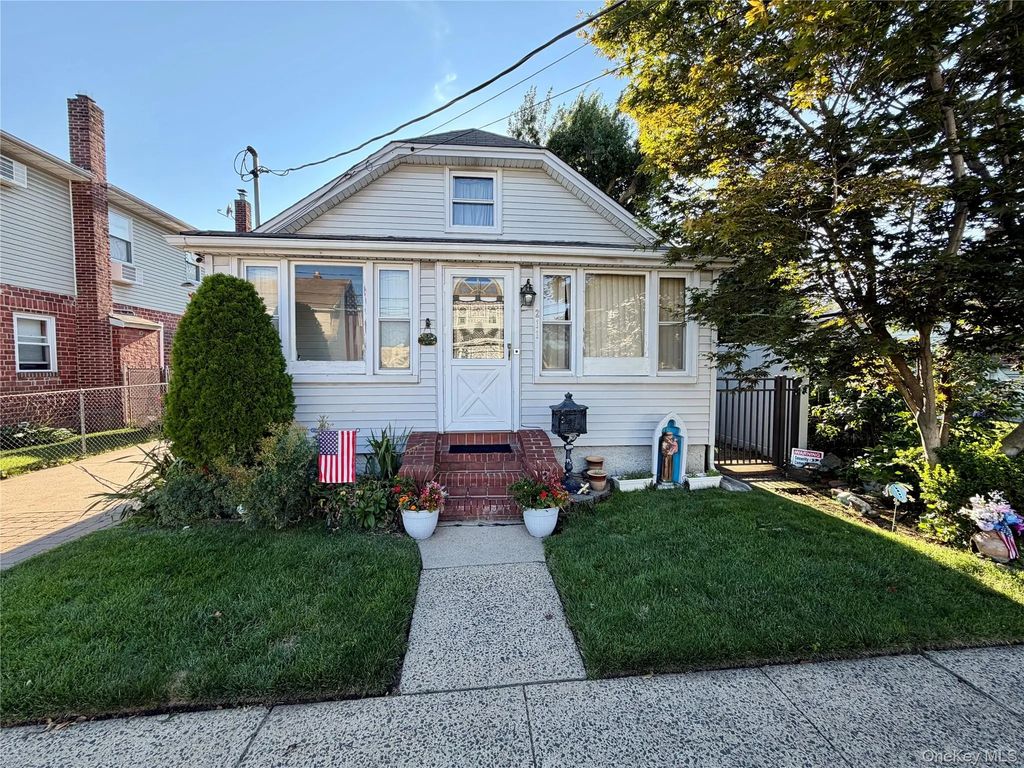 211 Madison Avenue, Franklin Square