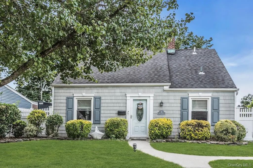 34 Vista Lane, Levittown
