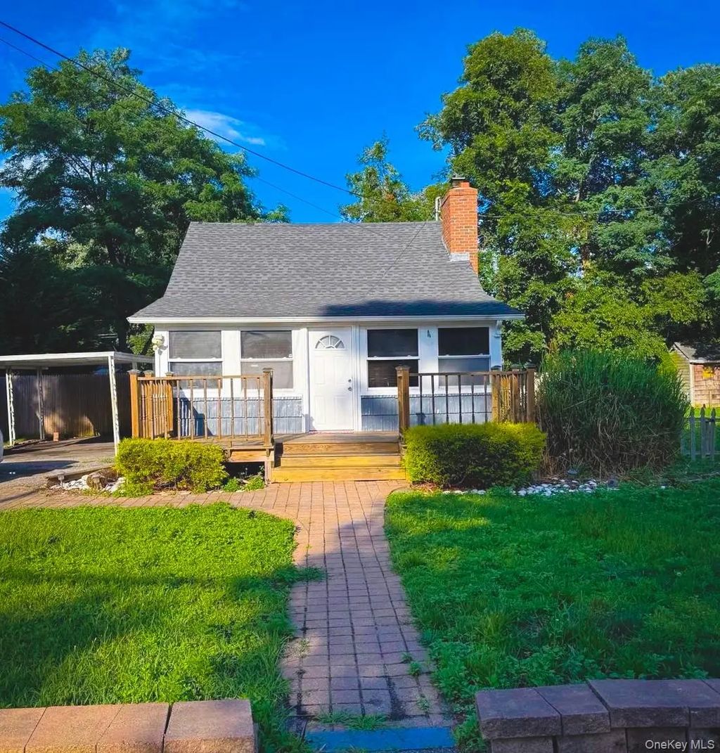 97 Magnolia Drive, Mastic Beach