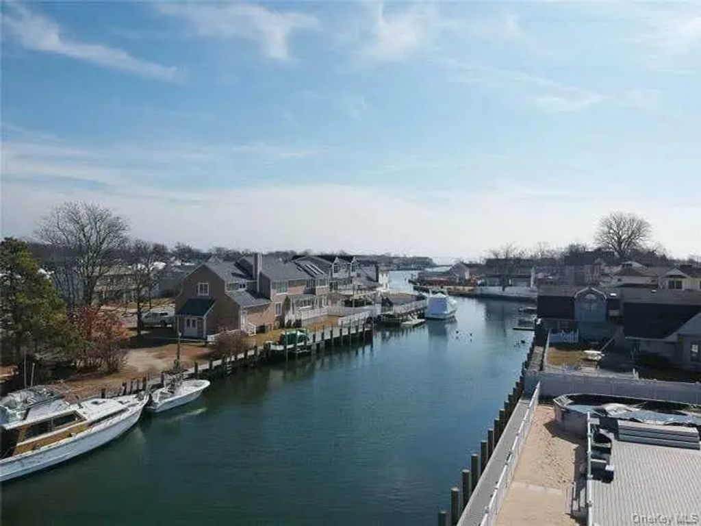 370 Clocks Boulevard, Massapequa