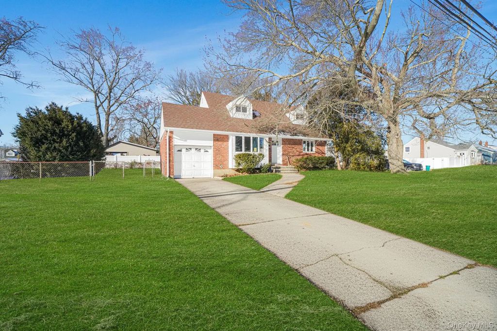 182 W 17th Street, Deer Park