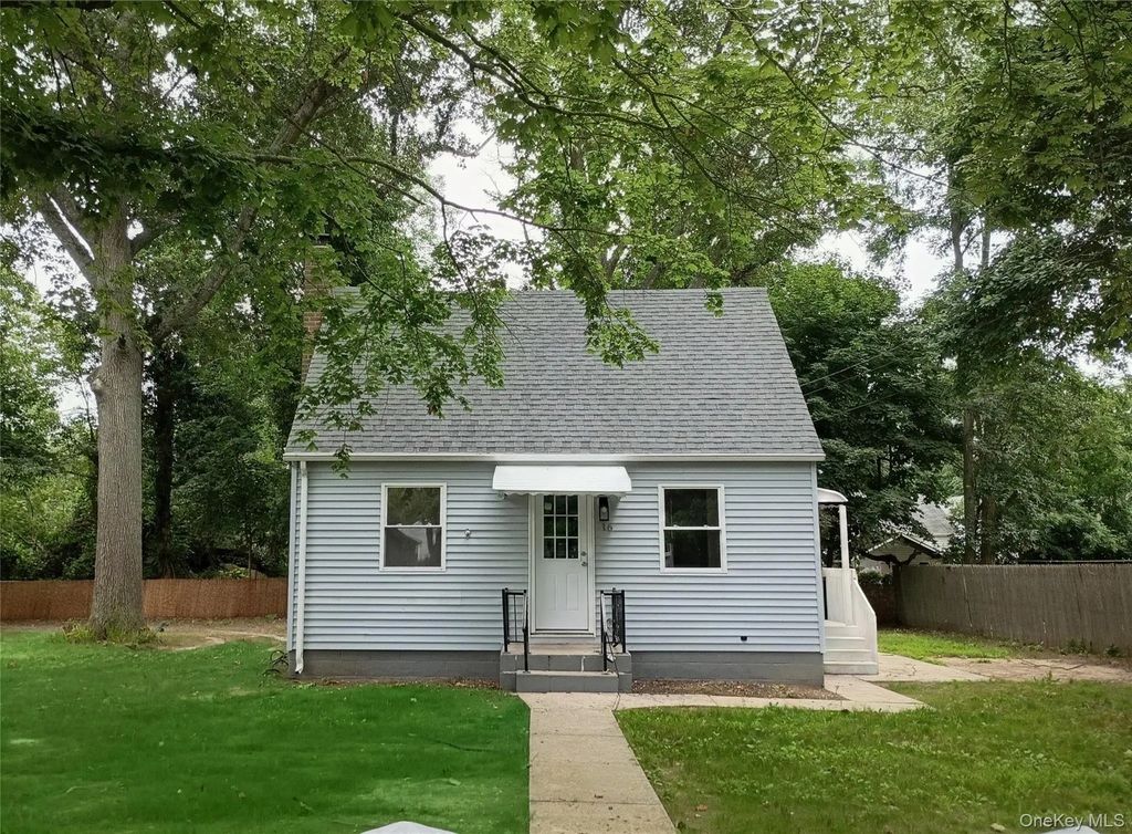 16 Neighborhood Road, Mastic Beach