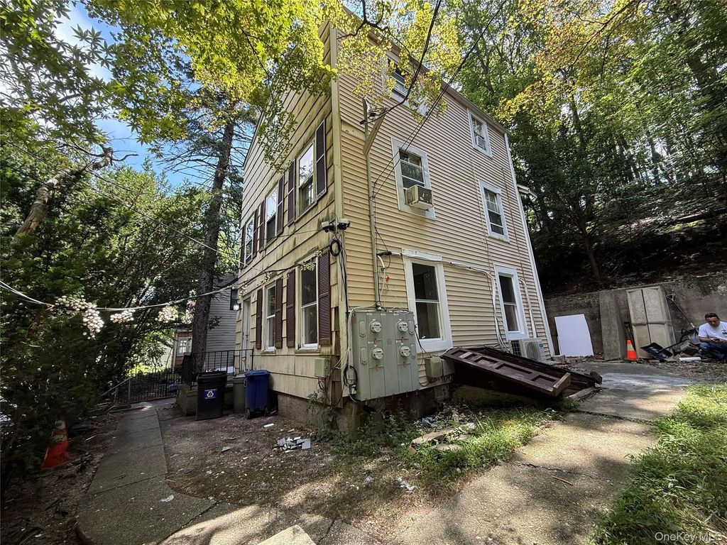 210 Fort Salonga Road, Northport