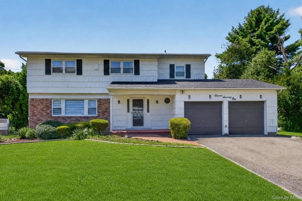 1171 Carlls Straight Path, Dix Hills
