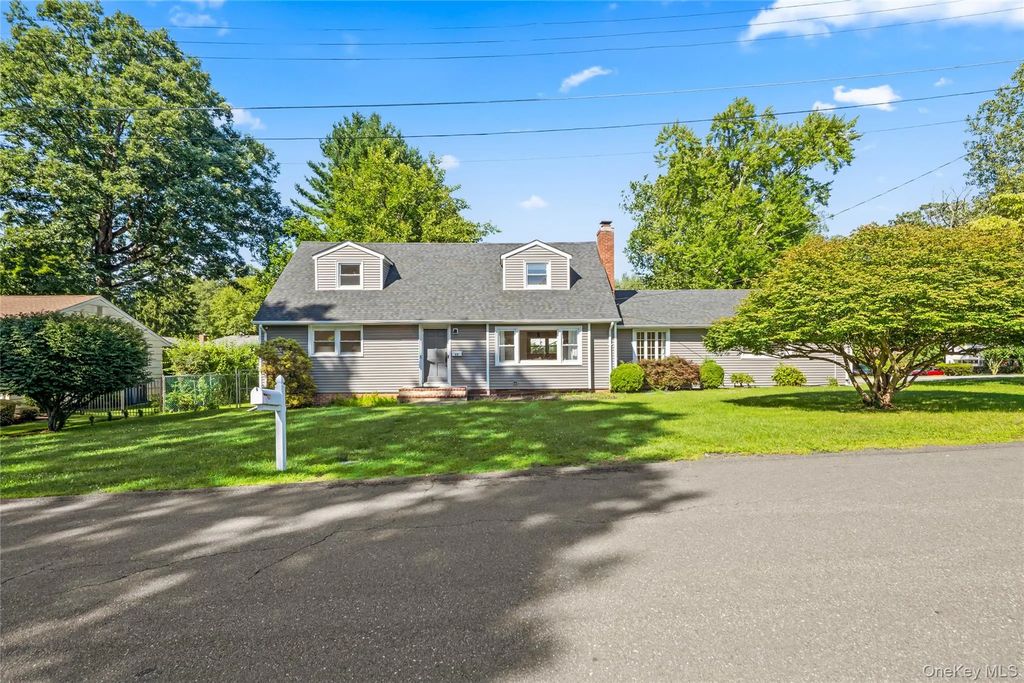 17 Sunset Drive, Suffern