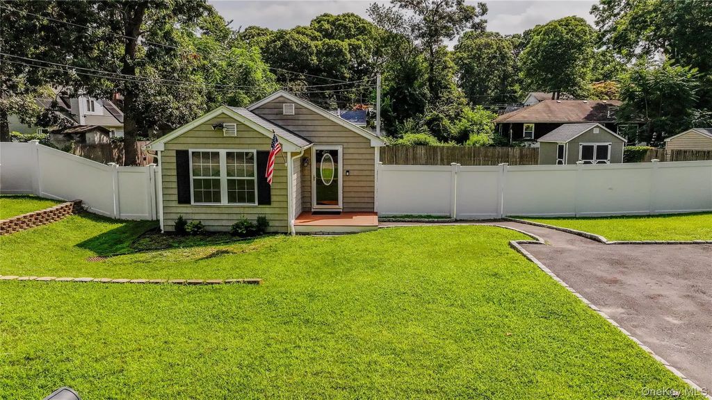 17 Connelly Drive, Lake Grove
