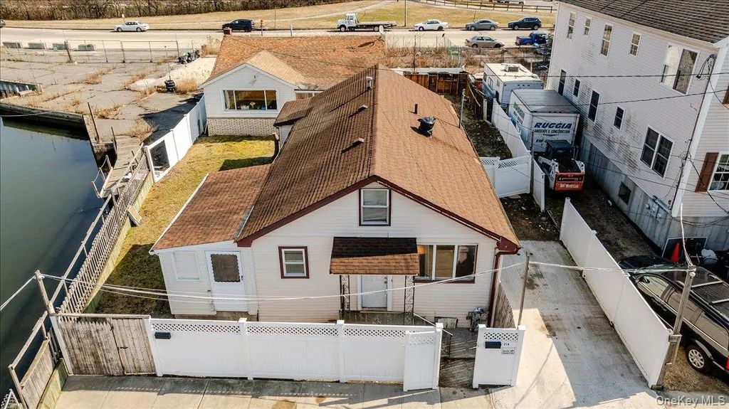 214 Beach 3rd, Far Rockaway