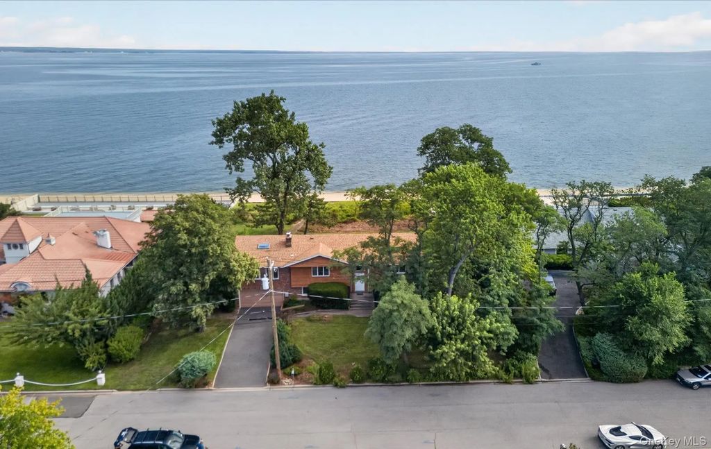 23 Eastland Drive, Glen Cove