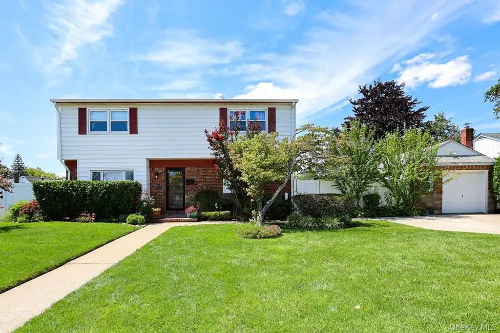 844 Hemlock Street, Franklin Square