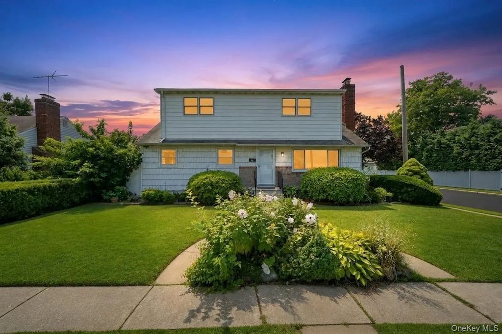 10 York Street, Hicksville