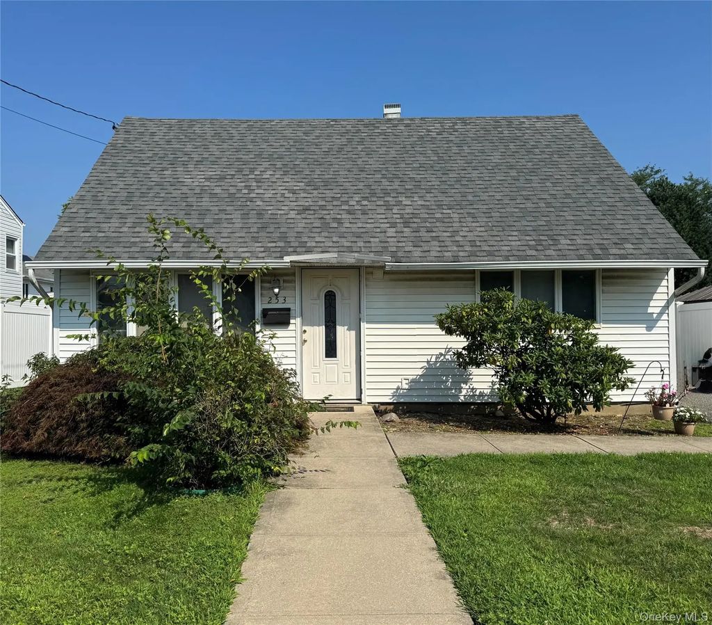 253 Forest Avenue, Massapequa