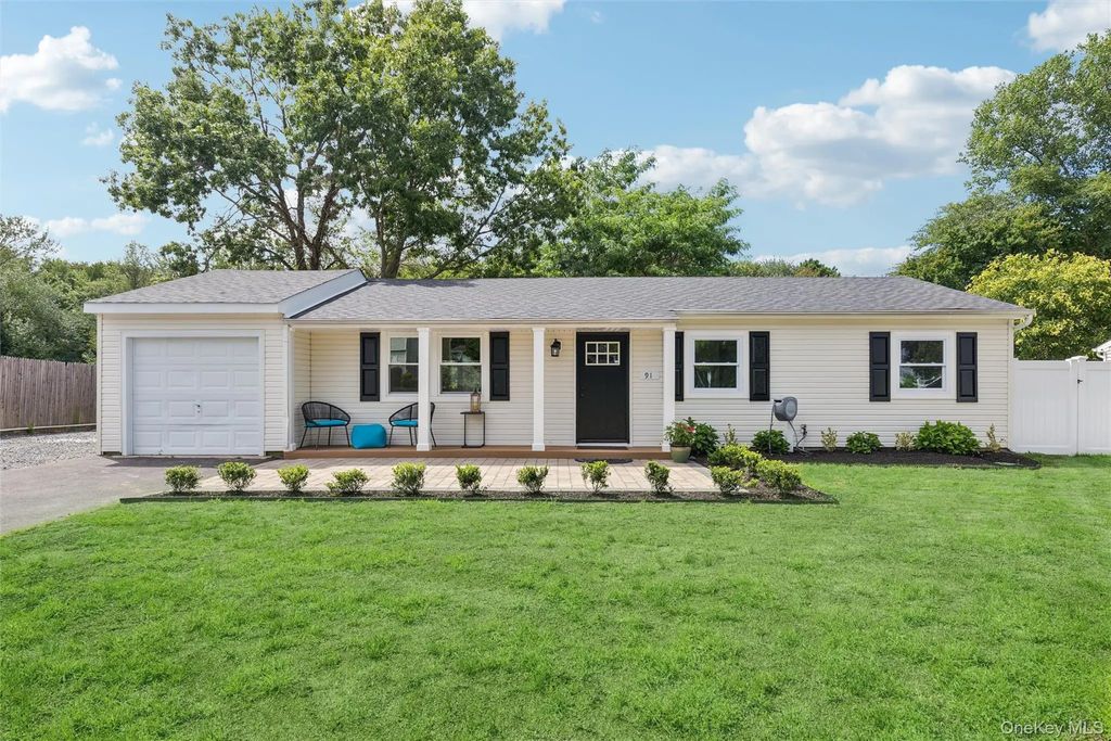 91 Circle Drive W, Patchogue