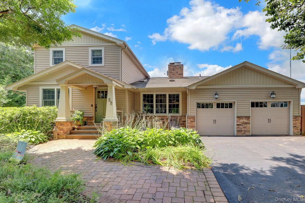 22 Larkspur Drive, West Islip