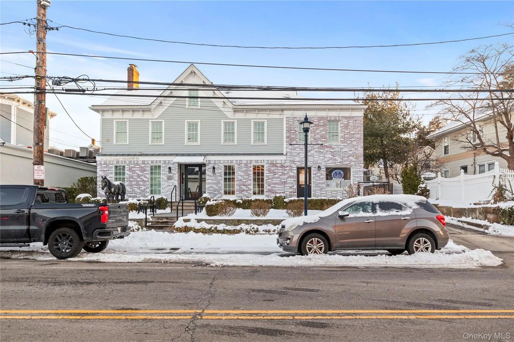 71 W Main Street # 2a, Oyster Bay