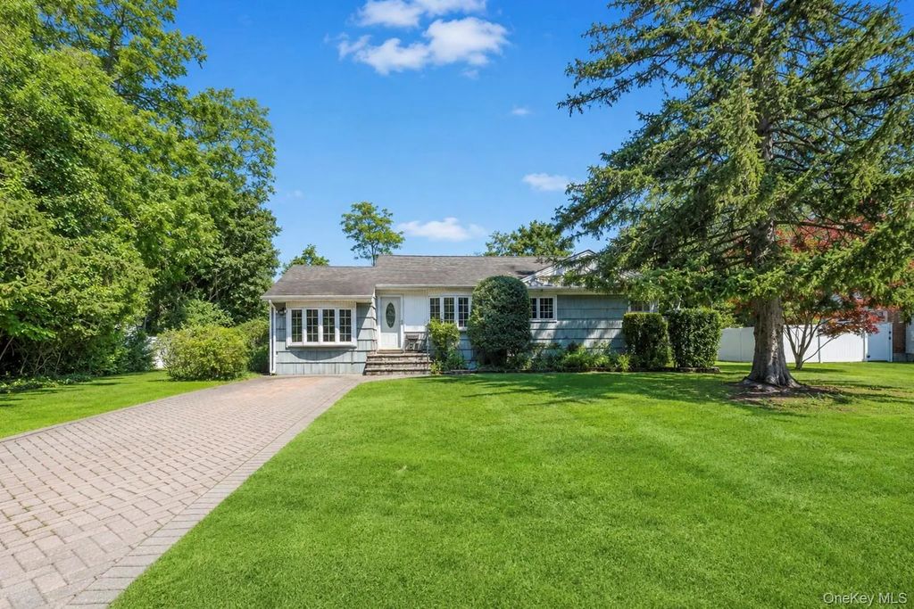 1 Dale Lane, Smithtown