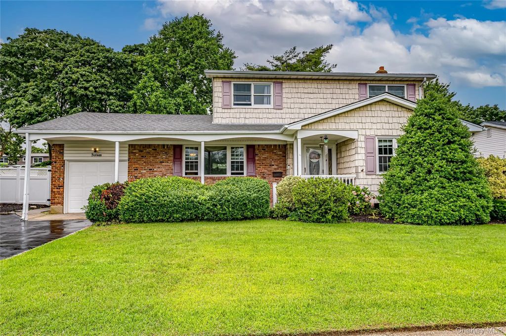 16 Regina Drive, Sayville