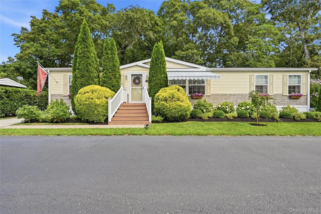 37 Unit 88 Hubbard Avenue # 88, Riverhead