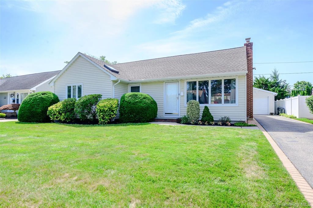 1436 Wilson Road, East Meadow