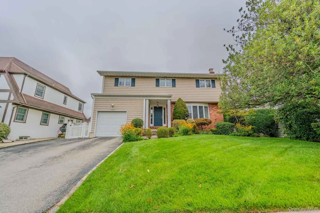19 Howland Road, East Rockaway