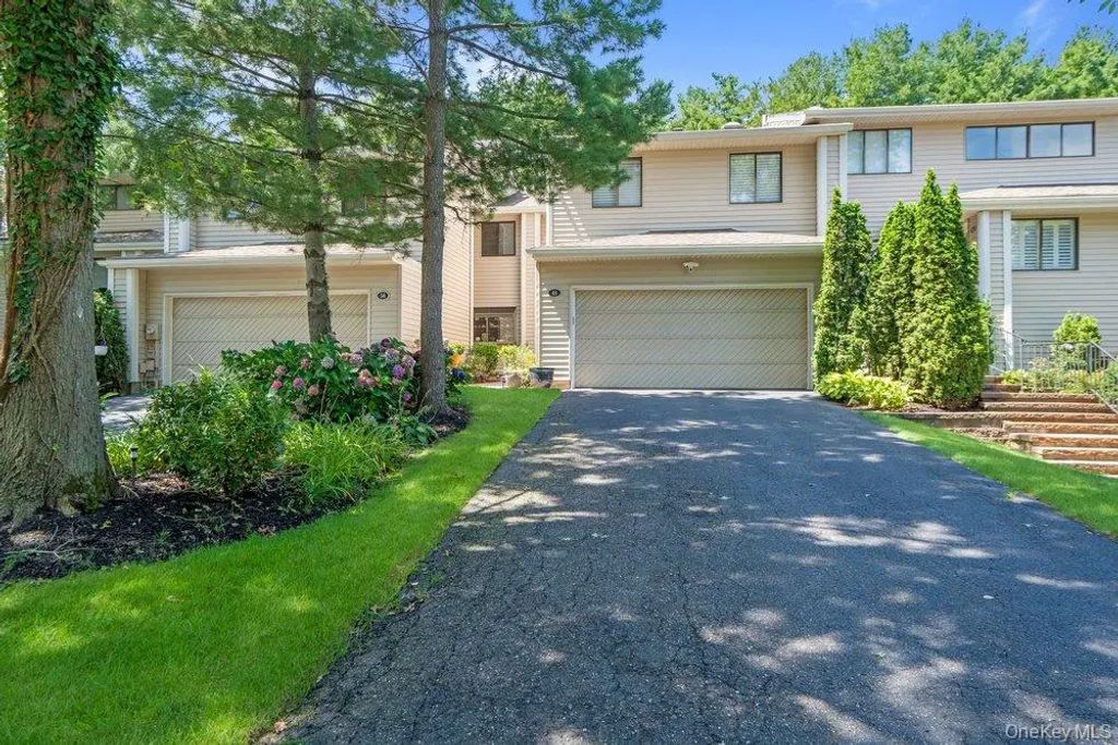 48 Chestnut Lane, Woodbury