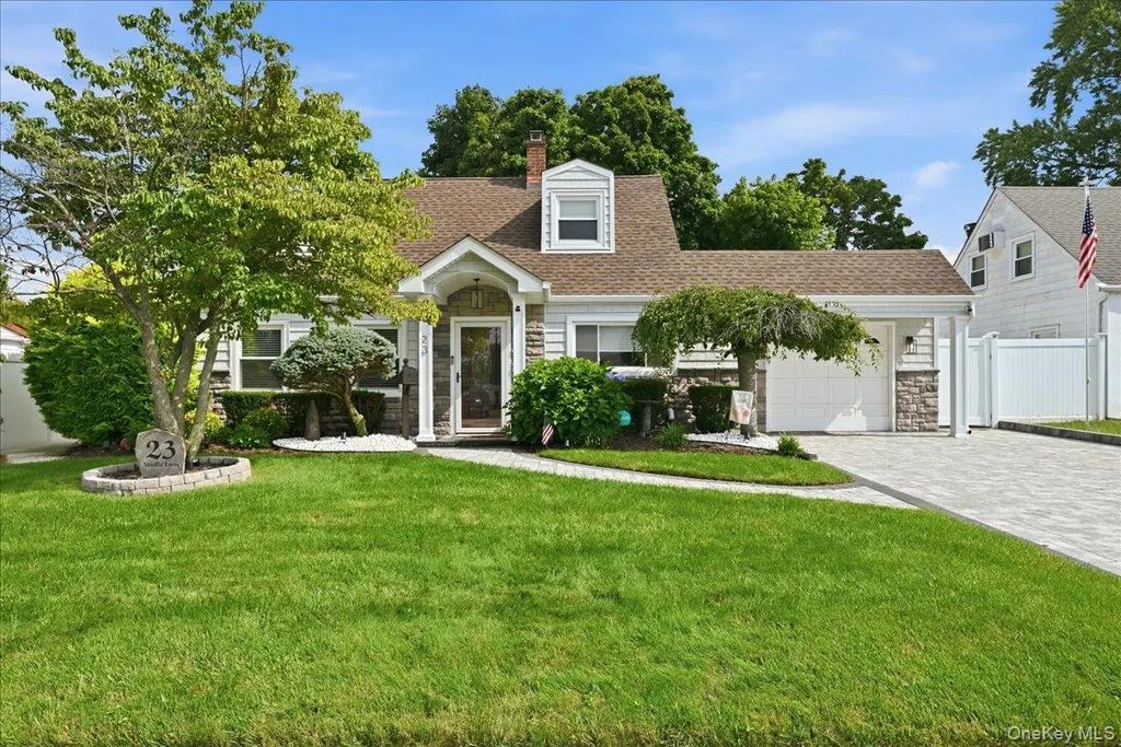 23 Needle Lane, Levittown