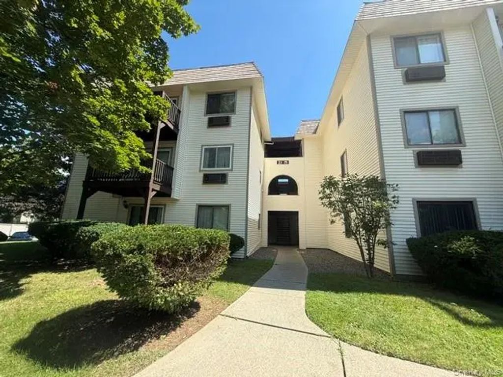 21 Village Park Drive # 1b, Fishkill