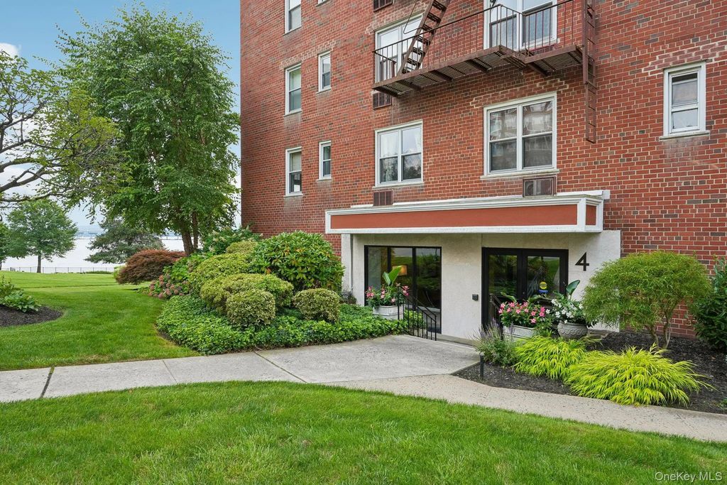 4 Salisbury Point # 1d (directory 106), Nyack