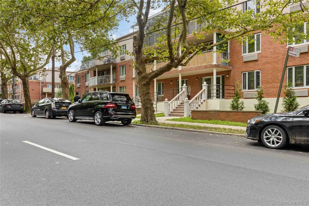6434 Grand Central Parkway # 1e, Forest Hills