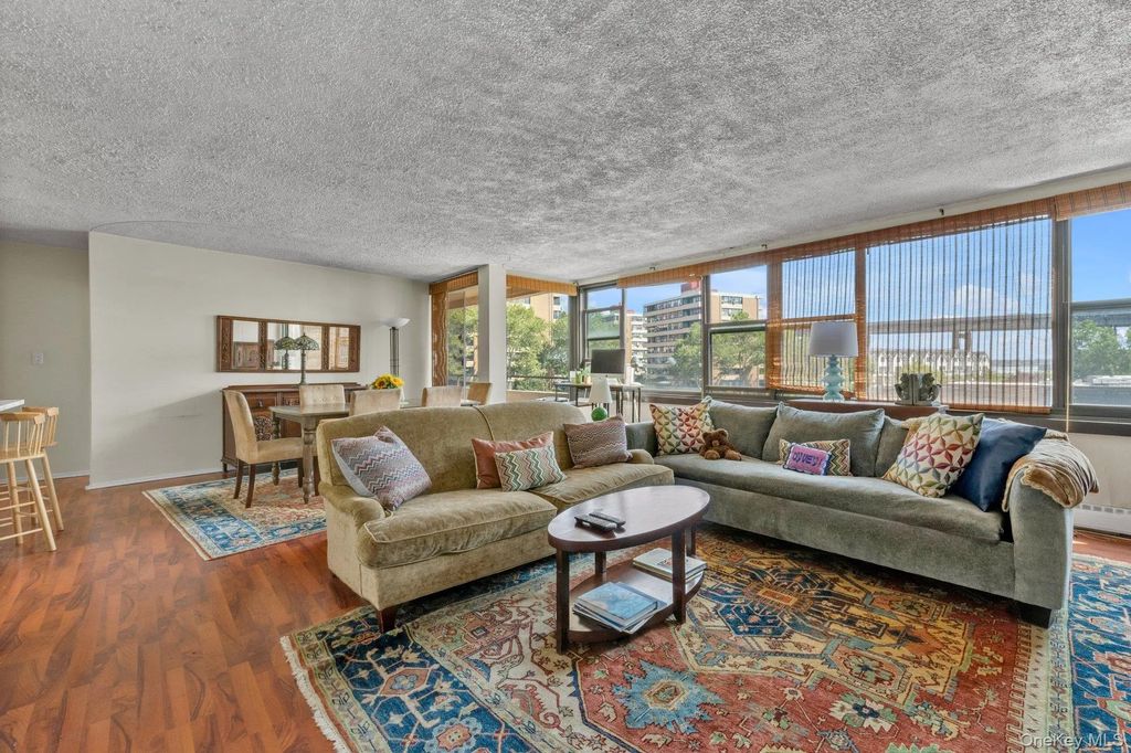 9-15 166 Street # 3a, Beechhurst