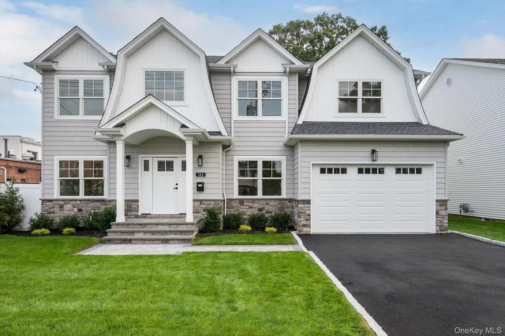 111 Jackson Avenue, Massapequa Park