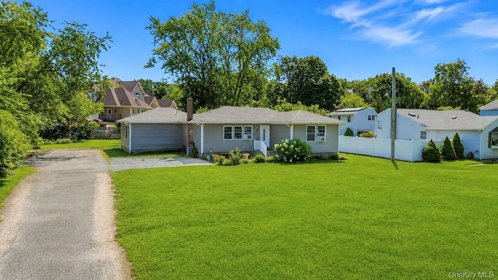 899 Hawkins Avenue, Lake Grove