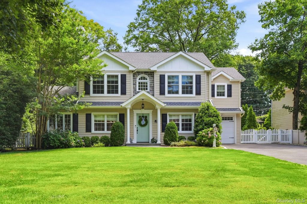53 Beechwood Drive, Glen Head
