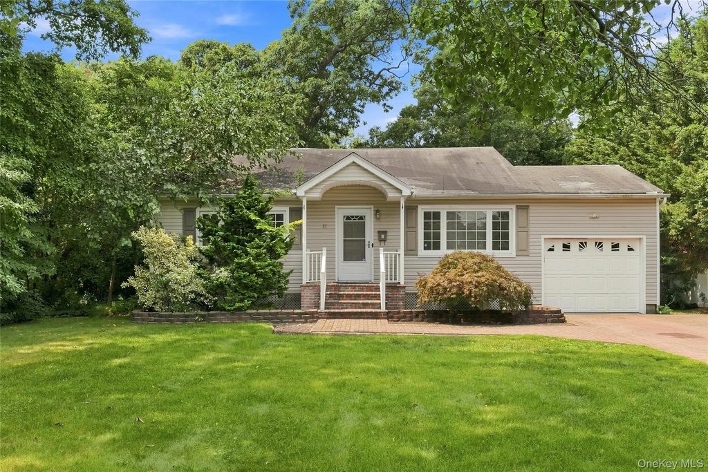 27 S Ketcham Avenue, Amityville