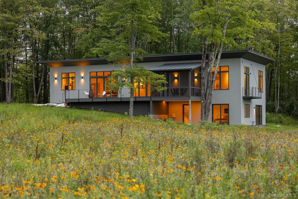 195 Mohonk Road, High Falls