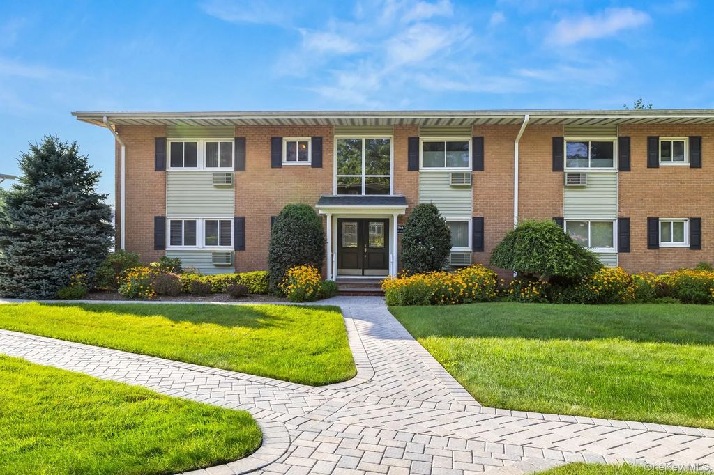 748 Deer Park Avenue # 7h, North Babylon