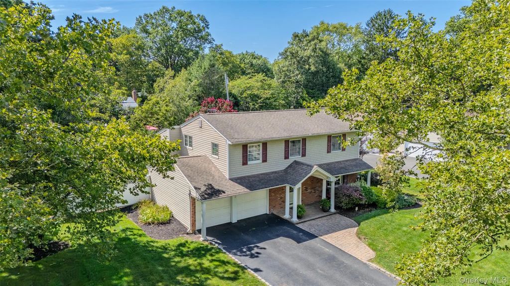 30 Kirkland Drive, Greenlawn