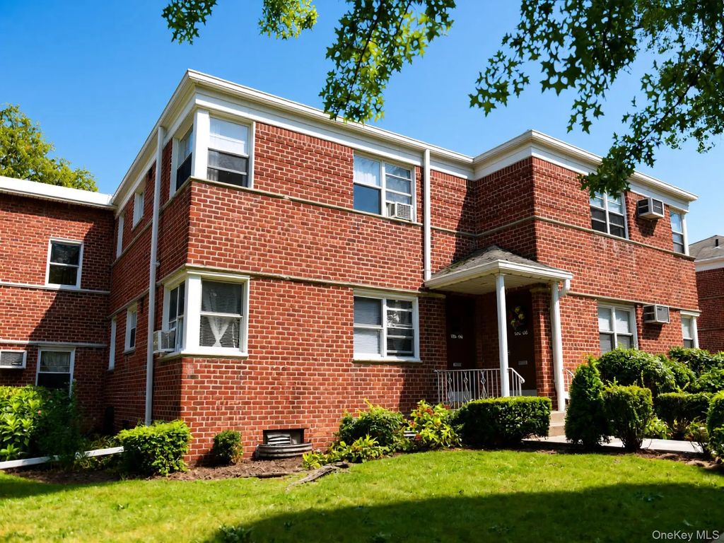 196-08 Pompeii Avenue # 1b, Hollis
