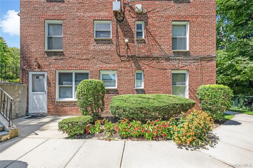 51 Edwards Street # T, Roslyn Heights