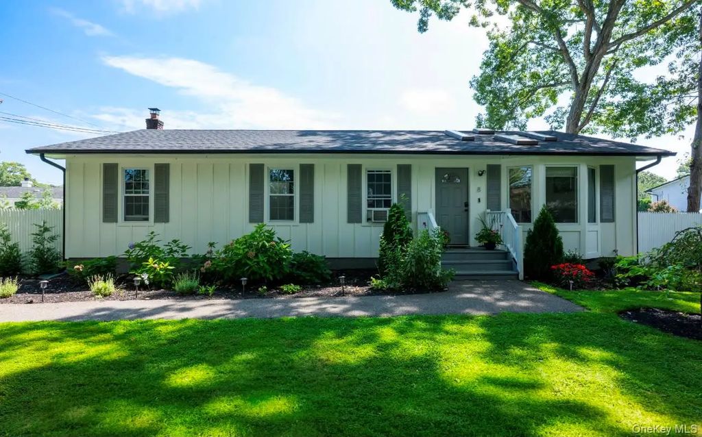 8 Silver Road, Mastic Beach